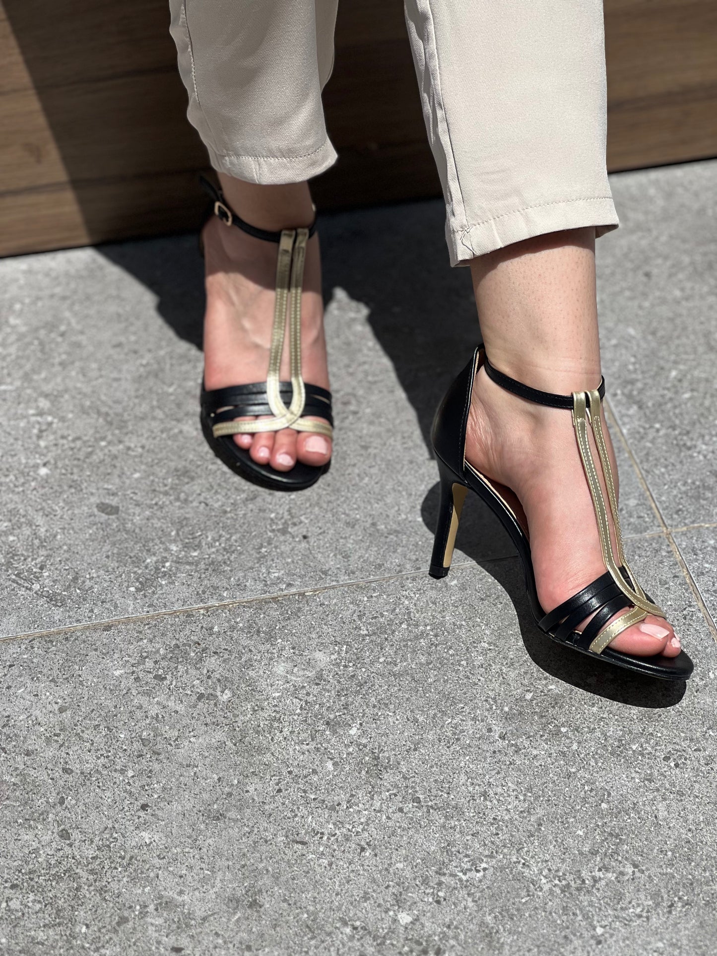 Sandales à talons avec bride en T – Élégance intemporelle