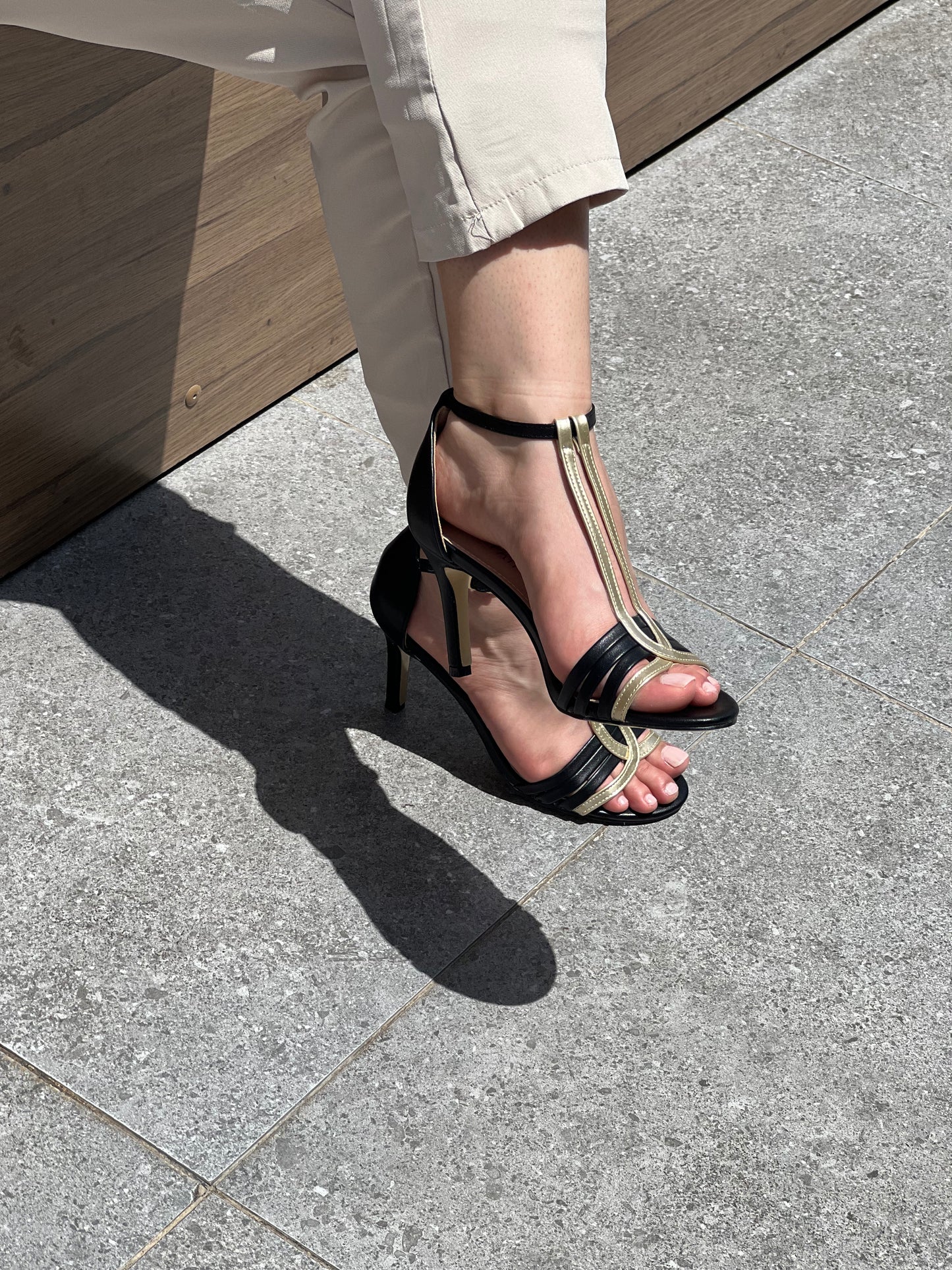 Sandales à talons avec bride en T – Élégance intemporelle